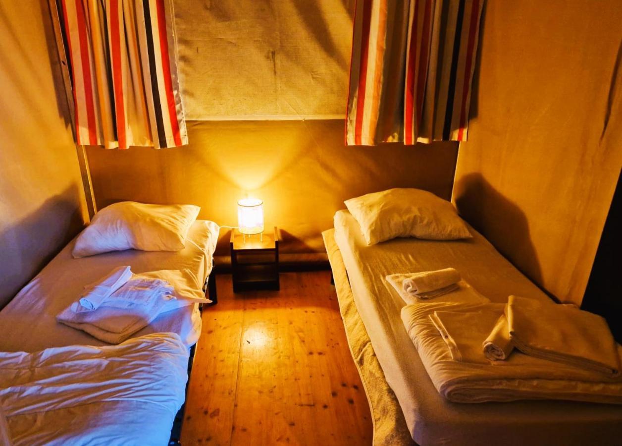Boerderij Camping Nixhoeve Genderen Extérieur photo